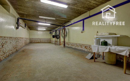 Na predaj: Komerčná budova, Báč