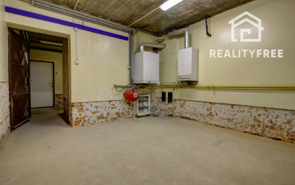 Na predaj: Komerčná budova, Báč