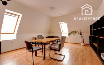 Na predaj: Komerčná budova, Báč