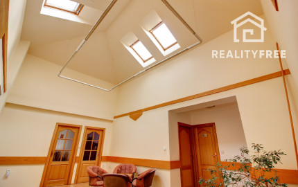 Na predaj: Komerčná budova, Báč