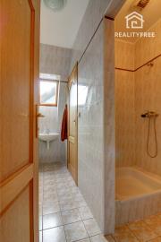 Na predaj: Komerčná budova, Báč