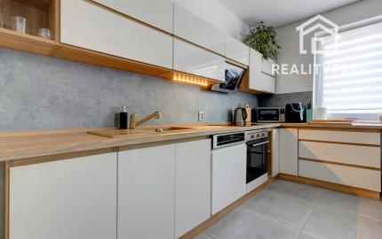 Priestranný 5-izbový RD s na 802 m² pozemku v pokojnej obci Macov