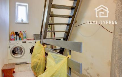 Priestranný 5-izbový RD s na 802 m² pozemku v pokojnej obci Macov