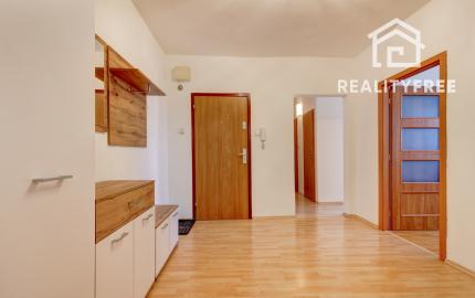 REZERVOVANÉ - Prenájom - Klimatizovaný, zariadený 3-i. byt v BA- Petržalka