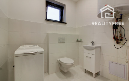 REZERVOVANÉ Na predaj 4-izbový presvetlený rodinný dom na 882 m² pozemku v Zlatých Klasoch