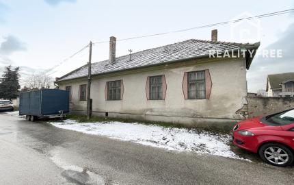 Na prenájom rodinný dom na 2174 m² pozemku v obci Nový Život