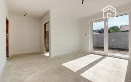 REZERVOVANÝ- Na predaj skolaudovaný 4i RD s pozemkom 596 m² v Malej Pake. BONUS realizácia štandardu v cene!
