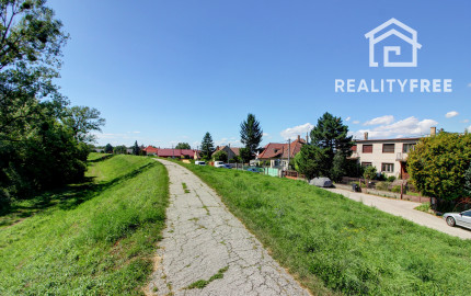 Na predaj: 4 izbový rodinný dom na pozemku 481 m², obec Dobrohošť