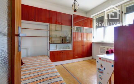 Na predaj: 4 izbový rodinný dom na pozemku 481 m², obec Dobrohošť