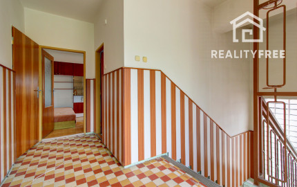 Na predaj: 4 izbový rodinný dom na pozemku 481 m², obec Dobrohošť