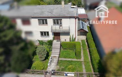 Na predaj: 4 izbový rodinný dom na pozemku 481 m², obec Dobrohošť