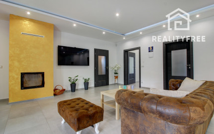 Na predaj 4- izbový rodinný dom s dvojgarážou a záhradným domom v Maslovciach