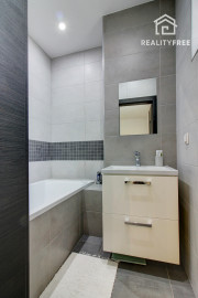 Na predaj 4- izbový rodinný dom s dvojgarážou a záhradným domom v Maslovciach