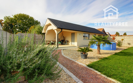 Na predaj 4- izbový rodinný dom s dvojgarážou a záhradným domom v Maslovciach