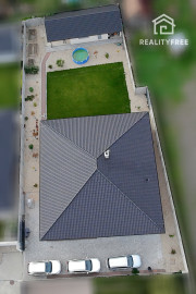 Na predaj 4- izbový rodinný dom s dvojgarážou a záhradným domom v Maslovciach