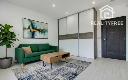 Na predaj 4- izbový rodinný dom s dvojgarážou a záhradným domom v Maslovciach