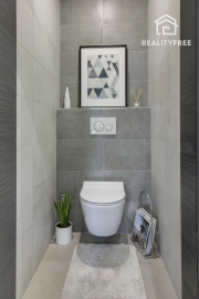 Na predaj 4- izbový rodinný dom s dvojgarážou a záhradným domom v Maslovciach