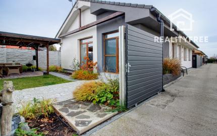 Novinka – samostatne stojaci 4i rodinný dom v obci Láb