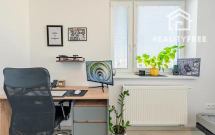 Na predaj 2,5-izbový byt s balkónom – Pezinok, Mahulanka