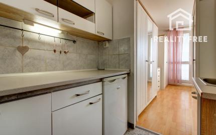 Na predaj útulná garsónka s loggiou – Bratislava, Petržalka, Topoľčianska ulica