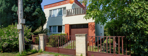 Na predaj: 3izbový rodinný dom s garážou , pozemok 757 m² - Kvetoslavov