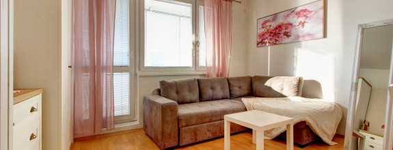 Na predaj útulná garsónka s loggiou – Bratislava, Petržalka, Topoľčianska ulica