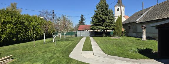 Na predaj: Rodinný dom na pozemku 1803 m², obec Baka