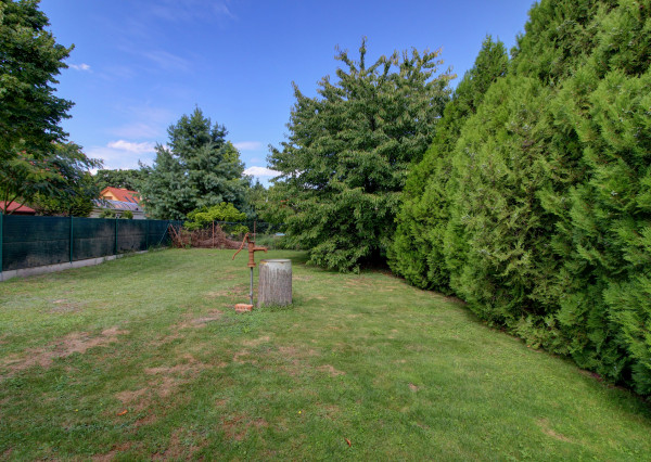 Na predaj: 3,5 izbový rodinný dom s prístavbou a garážou na pozemku o rozlohe 761 m², obec Dobrohošť