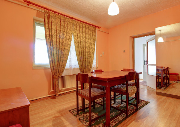 Na predaj: 3,5 izbový rodinný dom s prístavbou a garážou na pozemku o rozlohe 761 m², obec Dobrohošť