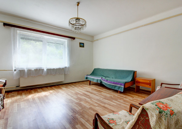 Na predaj: 3,5 izbový rodinný dom s prístavbou a garážou na pozemku o rozlohe 761 m², obec Dobrohošť