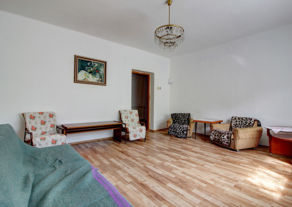 Na predaj: 3,5 izbový rodinný dom s prístavbou a garážou na pozemku o rozlohe 761 m², obec Dobrohošť