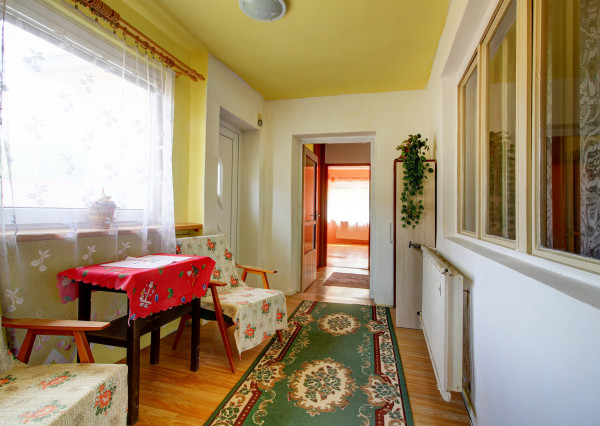 Na predaj: 3,5 izbový rodinný dom s prístavbou a garážou na pozemku o rozlohe 761 m², obec Dobrohošť