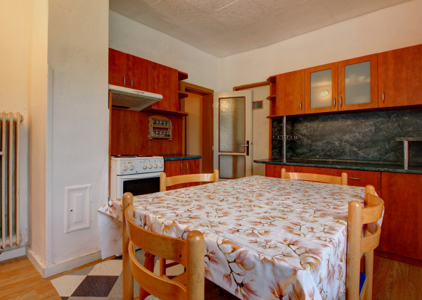 Na predaj: 3,5 izbový rodinný dom s prístavbou a garážou na pozemku o rozlohe 761 m², obec Dobrohošť