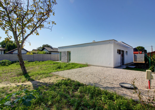 Na predaj skolaudovaný 4i RD s pozemkom 596 m² v Malej Pake.