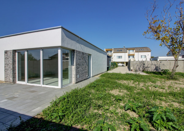 Na predaj skolaudovaný 4i RD s pozemkom 596 m² v Malej Pake.