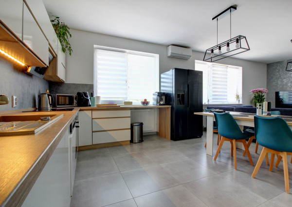 Na predaj priestranný 5-izbový rodinný dom s na 802 m² pozemku v pokojnej obci Macov