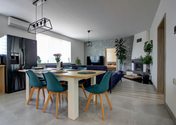 Na predaj priestranný 5-izbový rodinný dom s na 802 m² pozemku v pokojnej obci Macov