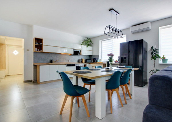 Na predaj priestranný 5-izbový rodinný dom s na 802 m² pozemku v pokojnej obci Macov