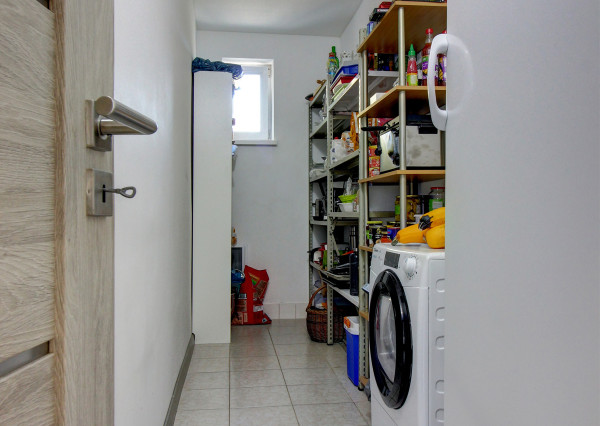 Na predaj priestranný 5-izbový rodinný dom s na 802 m² pozemku v pokojnej obci Macov