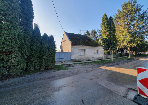 Na predaj: 4 izbový rodinný dom na pozemku o rozlohe 1543 m², obec Horný Bar