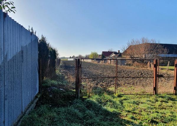 Na predaj: 4 izbový rodinný dom na pozemku o rozlohe 1543 m², obec Horný Bar