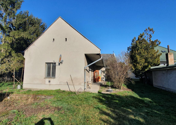 Na predaj: 4 izbový rodinný dom na pozemku o rozlohe 1543 m², obec Horný Bar