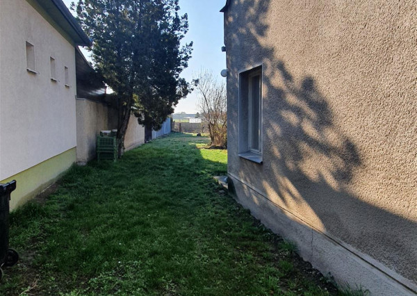 Na predaj: 4 izbový rodinný dom na pozemku o rozlohe 1543 m², obec Horný Bar