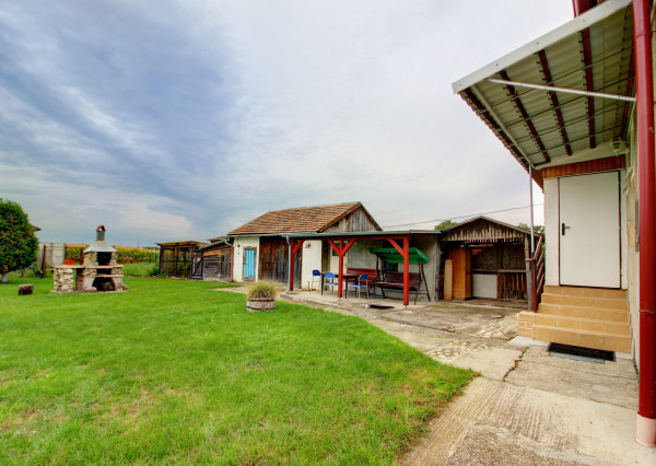 Na predaj: 2,5 izbový rodinný dom s , obec Šamorín-Šámot