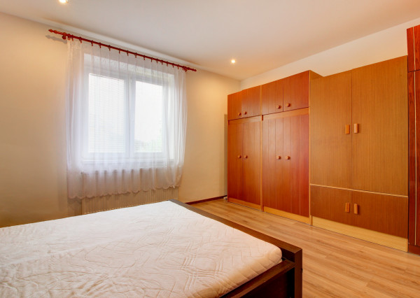 Na predaj: 2,5 izbový rodinný dom s , obec Šamorín-Šámot