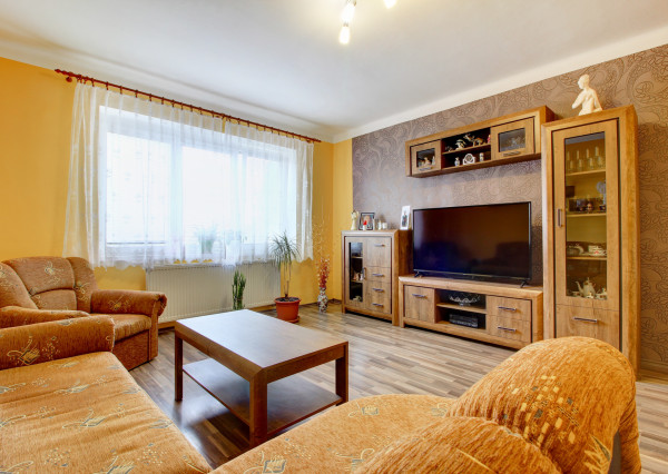 Na predaj: 2,5 izbový rodinný dom s , obec Šamorín-Šámot