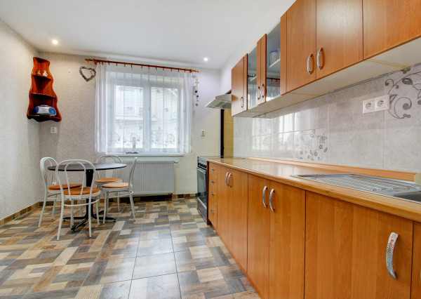 Na predaj: 2,5 izbový rodinný dom s , obec Šamorín-Šámot