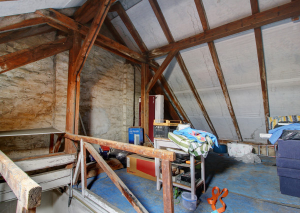 Na predaj: 2,5 izbový rodinný dom s , obec Šamorín-Šámot