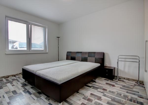 Na prenájom 4izbový rodinný dom Hamuliakovo