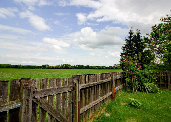Na predaj 7-izbový rodinný dom so 4 garážami na 1449 m² pozemku v kúpeľnom mestečku Lipót v Maďarsku